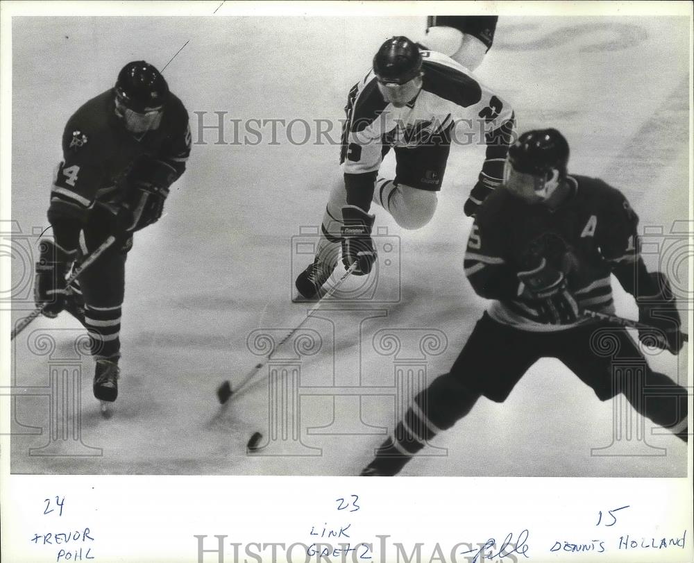 1987 Press Photo Spokane Chiefs&#39; Link Gaetz flees with puck during hockey action - Historic Images