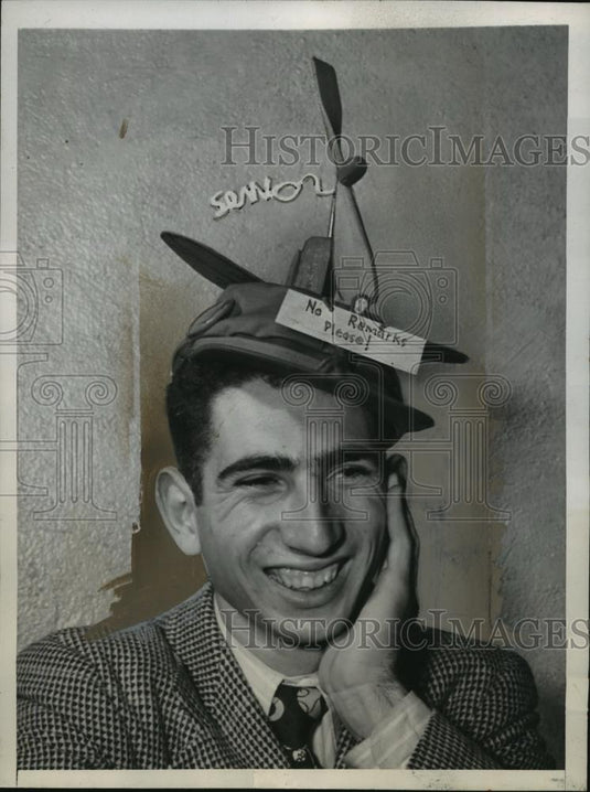 1947 Press Photo New York Bob Seymond's creative Hat, Stuyvesant HS Senior NYC - Historic Images