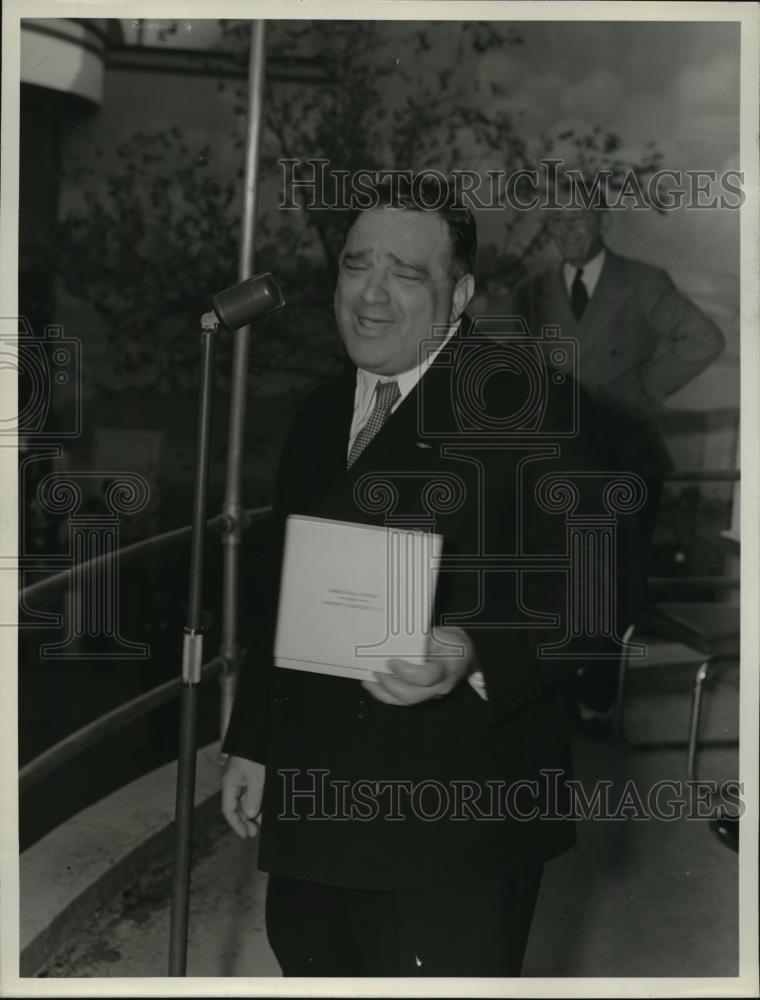 1940 Press Photo New York Mayor LaGuardia, BF Goodrich Company Award NYC - Historic Images