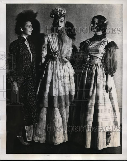 1940 Press Photo New York Costumes Worn at Art Student's Ball NYC - neny17019 - Historic Images