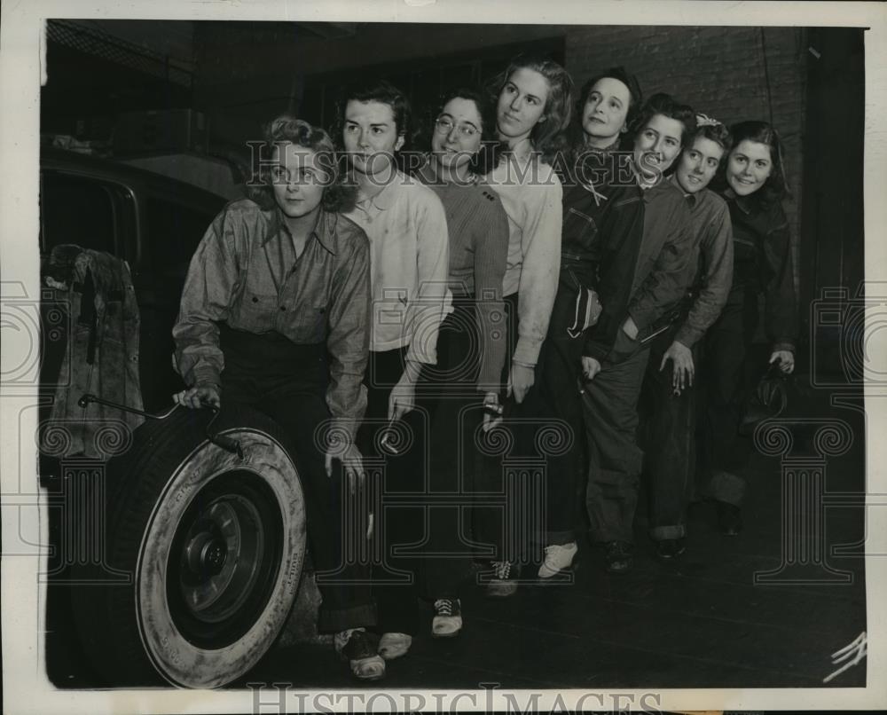 1941 Press Photo NEW YORK BARNARD STUDENTS TRAIN FOR DEFENSE NYC - neny18002 - Historic Images