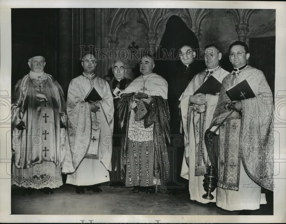 1947 Press Photo NEW YORK CARDINAL SPELLMAN PRESIDES AT MASS NYC - neny18709 - Historic Images