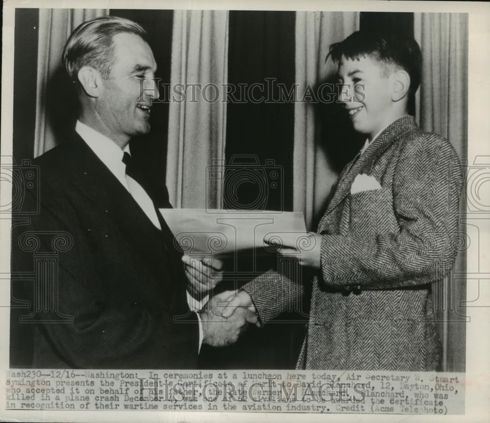 1948 Press Photo New York Stuart Symington Presents Merit Washington NYC - Historic Images