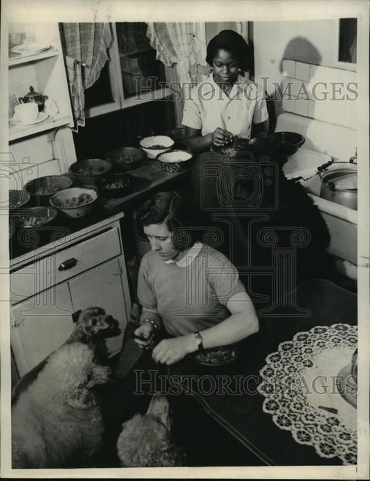 1944 Press Photo NEW YORK TEACHER'S PET NYC - neny19635 - Historic Images