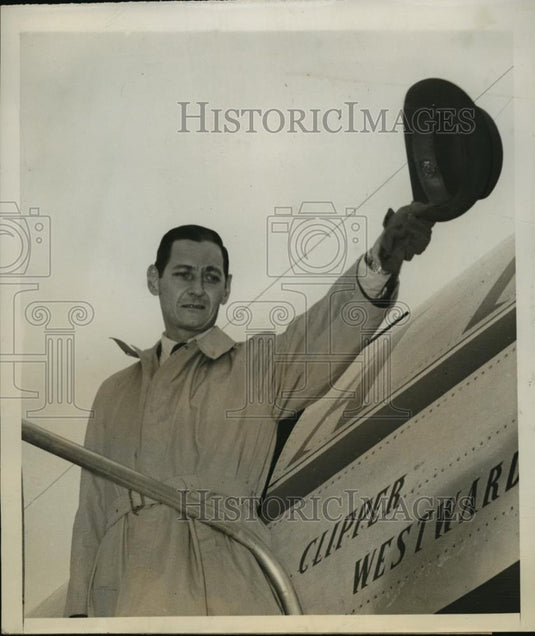 1949 Press Photo NEW YORK NEWSMAN RETURNS WITH FACTS ON RUSSIA NYC - neny19671 - Historic Images