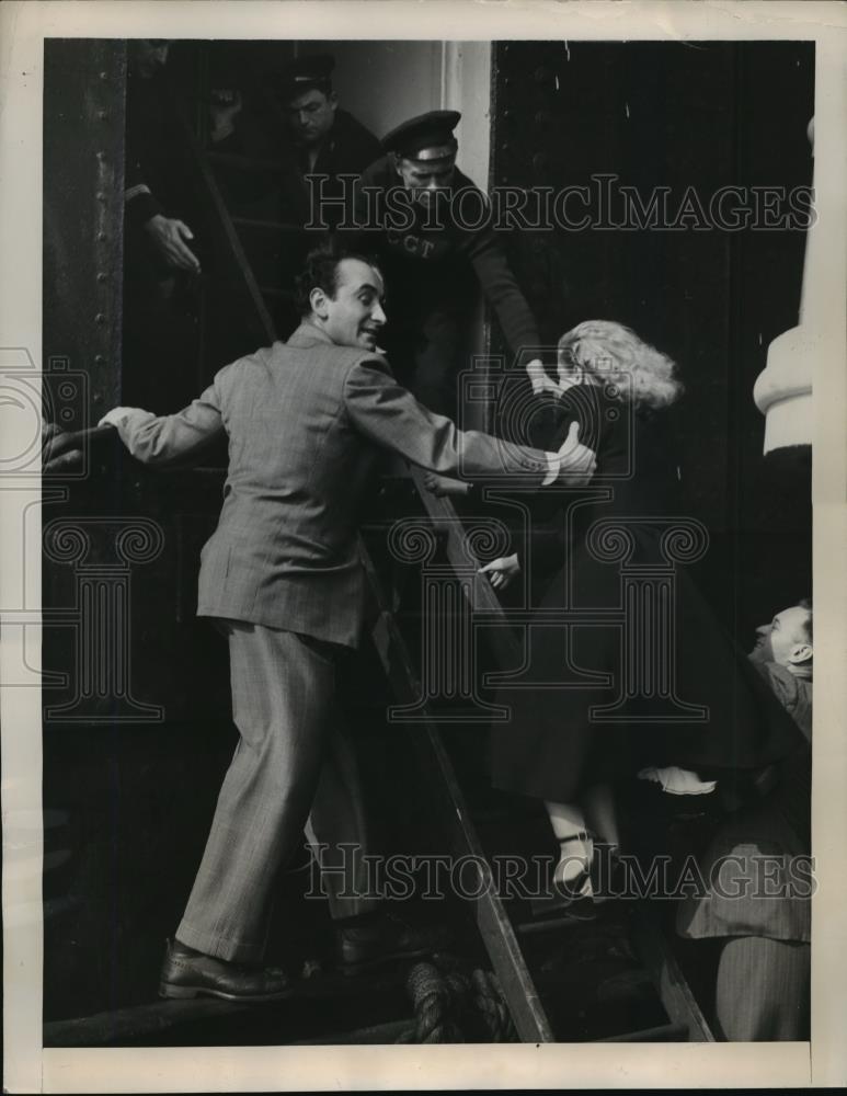 1948 Press Photo New York Woman Helped on Liner DeGrasse After Missing Boat NYC - Historic Images