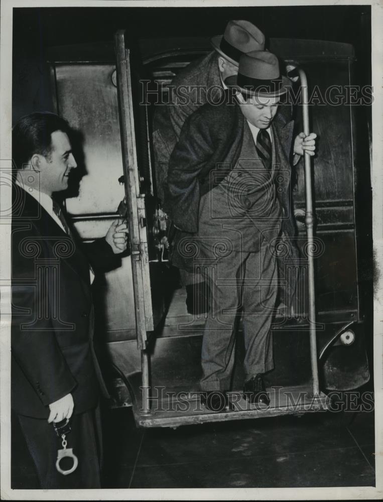 1947 Press Photo New York Serge Rubinstein Draft Dodging Federal Prison term NYC - Historic Images