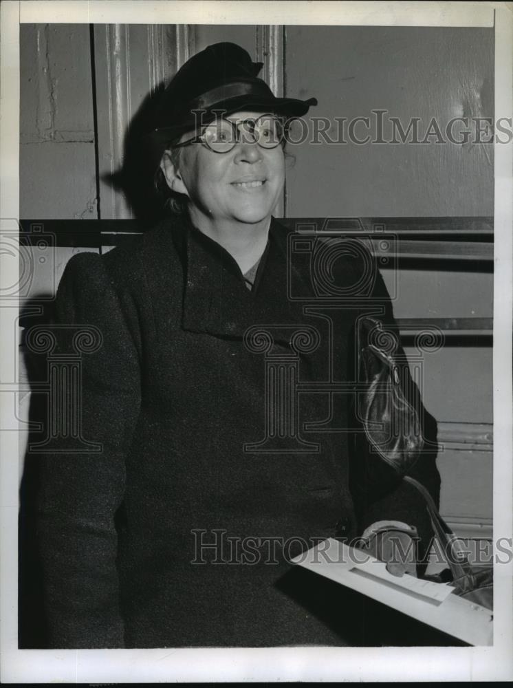 1943 Press Photo NEW YORK PROFESSOR OF GOVERNMENT NYC - neny20171 - Historic Images