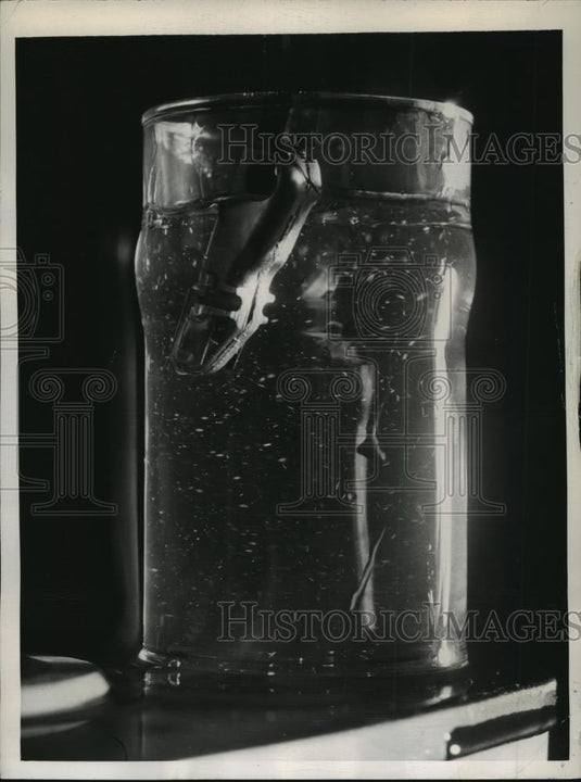 1948 Press Photo New York Ceramic Acoustic Material Discovered NYC - neny20661 - Historic Images