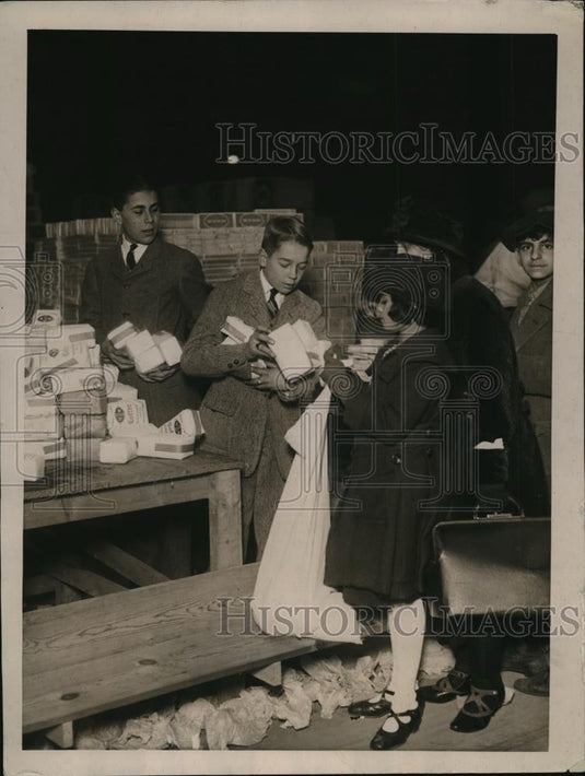 1922 Press Photo New York American Christmas Fund 69th Regiment Armory Party NYC - Historic Images