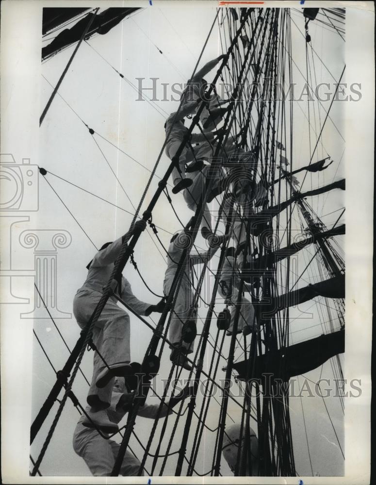 1969 Press Photo New York Argentine Naval Training Ship A.R.A  Libertad NYC - Historic Images