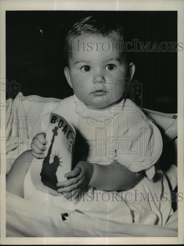 1949 Press Photo New York Catherine Penny arrived at LaGuardia from Trinidad. - Historic Images