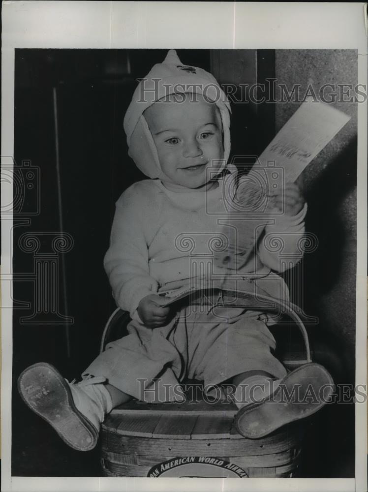 1949 Press Photo New York Joyce Denazario arrived at LaGuardia from England NYC. - Historic Images