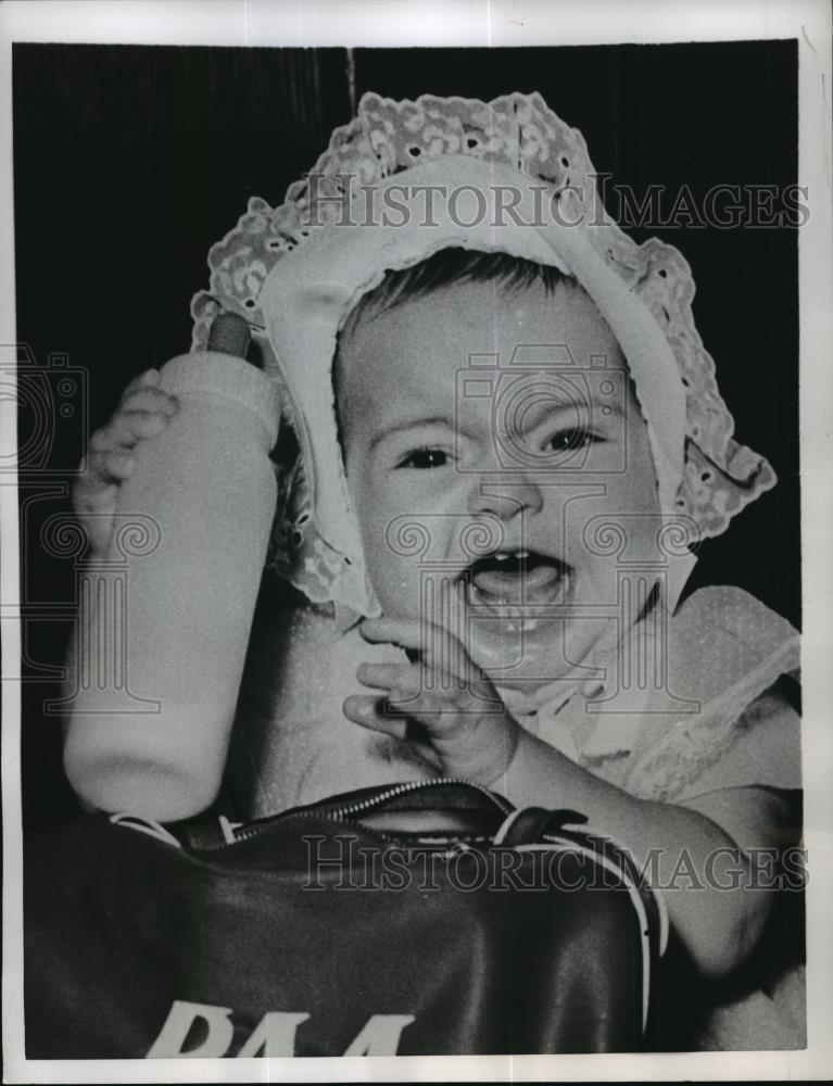 1957 Press Photo New York Baby Diane Baker in International Airport NYC - Historic Images