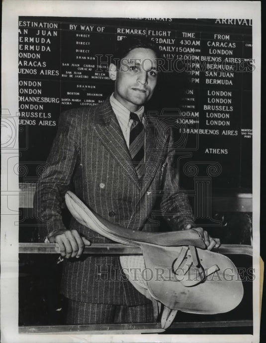 1947 Press Photo New York Pandurang Khade Indian jockey arrives in NYC - Historic Images
