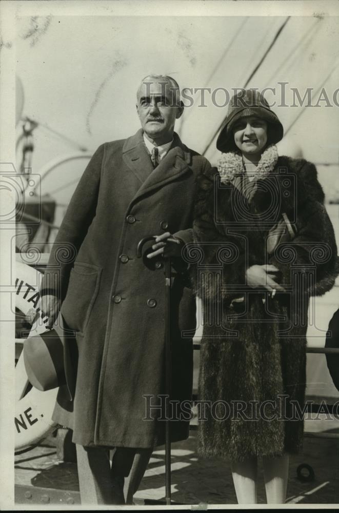 1929 Press Photo NEW YORK ARRIVING ON THE S.S. AQUITANIA NYC - neny21110 - Historic Images