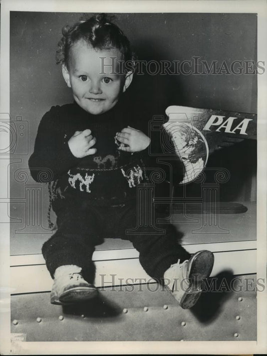 1947 Press Photo New York Baby Robert Mans Arrives in LaGuardia Airport NYC - Historic Images