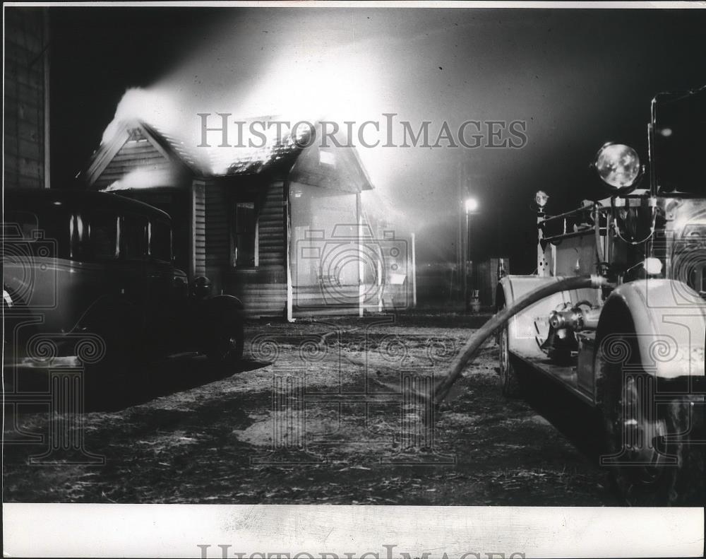 1935 Press Photo Firefighting demonstration at Playfair Race Track infield - Historic Images