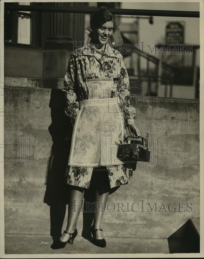 1928 Press Photo New York Elizabeth Scaife Selling at Farm and Garden NYC - Historic Images