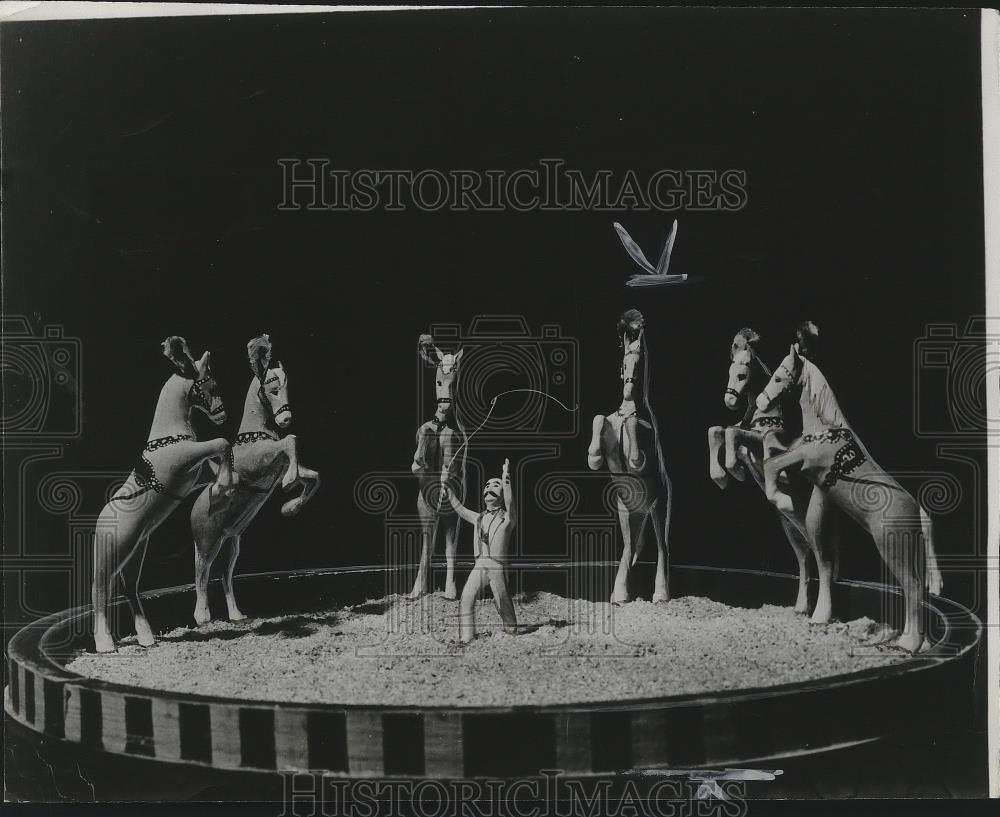 Press Photo Ringmaster and horses decor - sps05821 - Historic Images