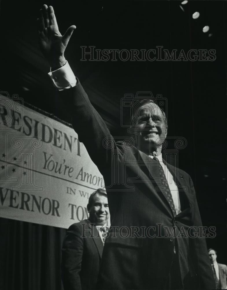 1990 Press Photo President George Bush Giving Fund Raising Speech for Governor - Historic Images