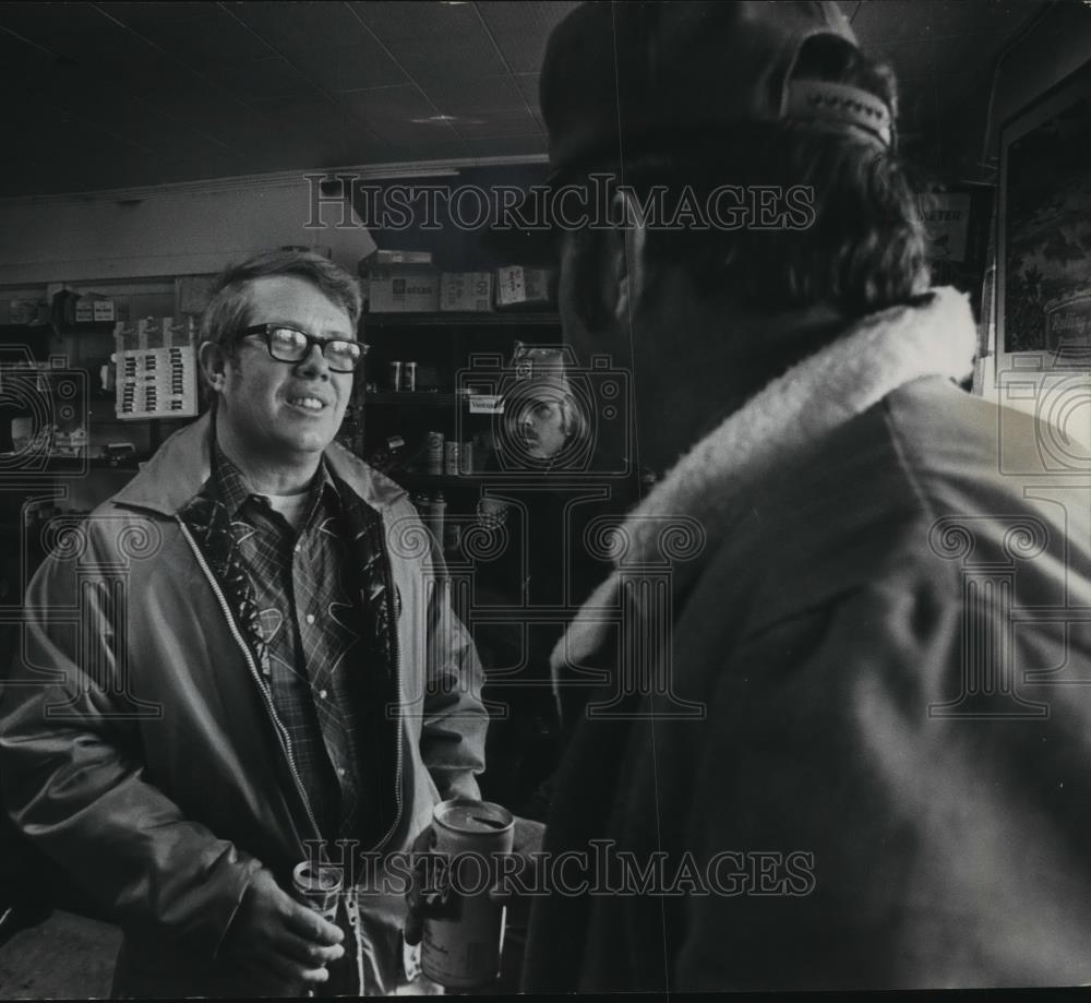 1977 Press Photo President Carter&#39;s Brother Billy Carter at his Service Station - Historic Images