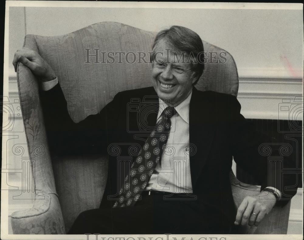 1977 Press Photo President Carter in the Oval Office - mja65581 - Historic Images