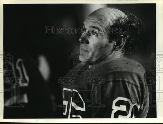 1981 Press Photo Football's, Billy Marek, glances at the clock - mja66321 - Historic Images