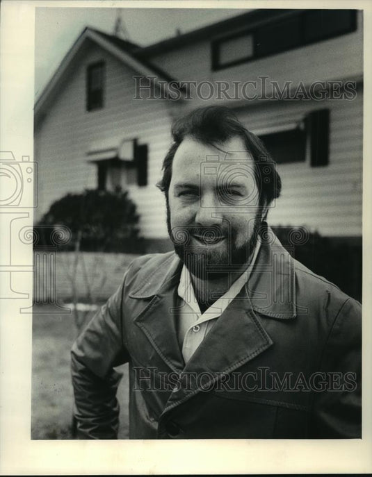 1983 Press Photo Robert Lemier Owner of Starlight Tavern, West Bend Wisconsin - Historic Images