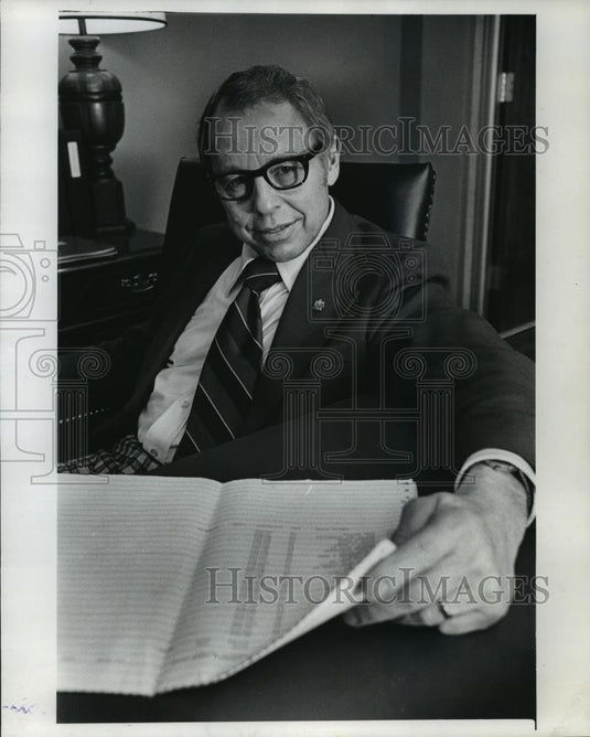 1981 Press Photo LeRoy Leutscher of Golden Guernsey Diary - mja67664 - Historic Images
