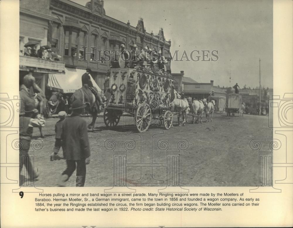 1982 Press Photo Herman Moeller, Sr. built circus wagons for Ringling Bros. - Historic Images