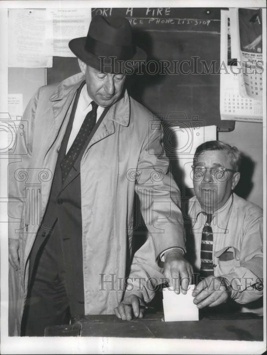 1956 Press Photo Adlai Stevenson and Judge Gustav Stoerp at the Primary Election - Historic Images