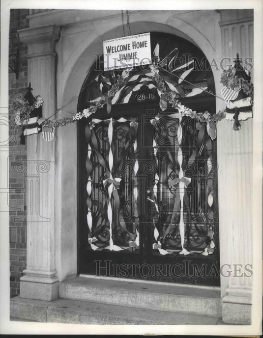 1945 Press Photo Front Entrance of James Rockford Apartment House in Astoria - Historic Images