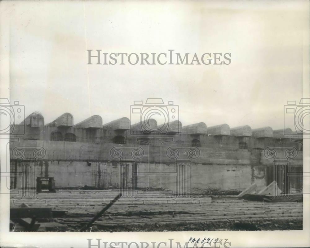 1949 Press Photo Concrete Beams Designed to Serve as Interference for Roof Below - Historic Images