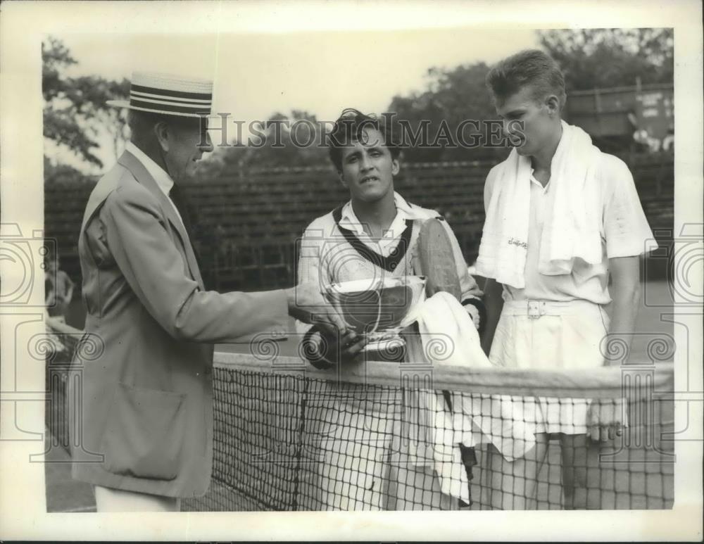 1942 Press Photo Francisco Segura won the 40th Annual Longwood Bowl Tennis - Historic Images
