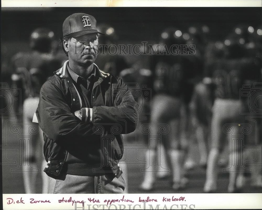 1982 Press Photo EWU Football coach Dick Zornes studies opposition - sps05931 - Historic Images