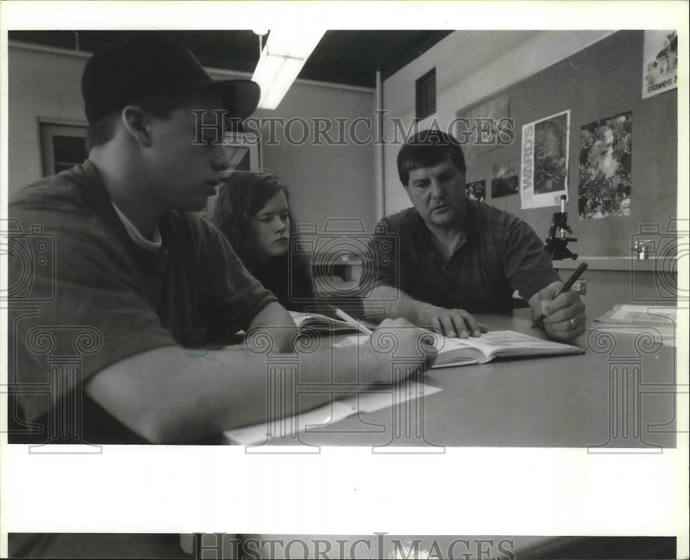 1993 Press Photo CV Football coach Rick Giampietri works with two students - Historic Images