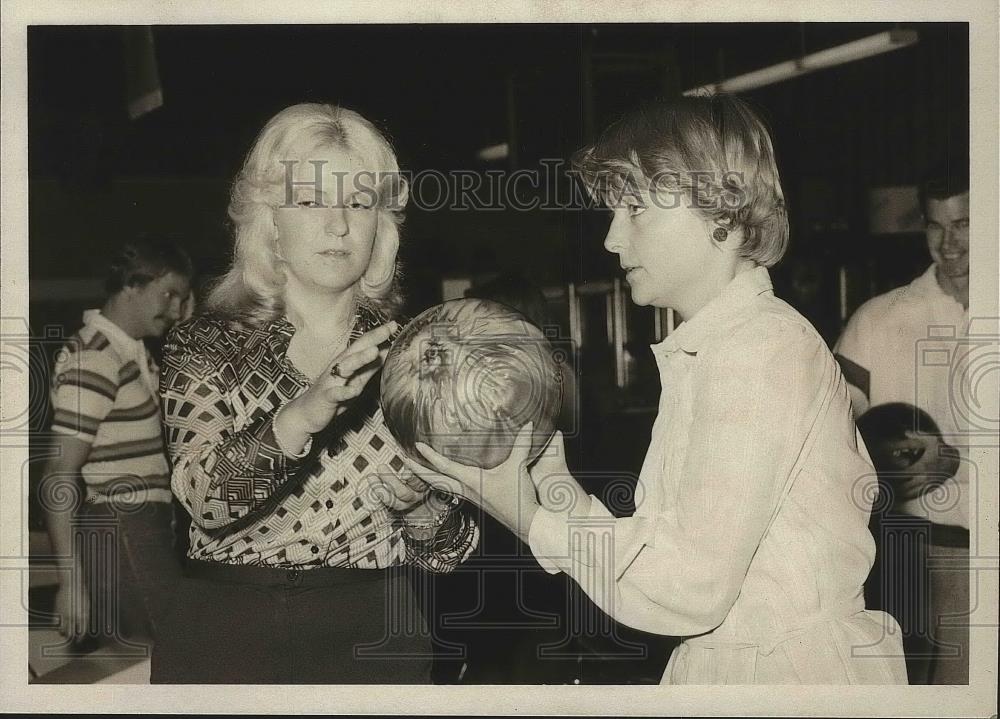 1978 Press Photo Bowler Vesma Gainfolds and Vicki Woodard - sps06200 - Historic Images