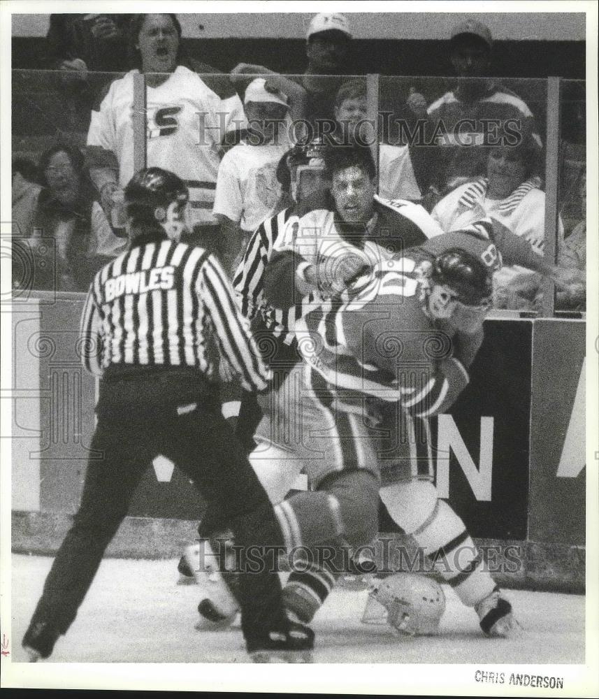 1992 Press Photo Helmet-less Spokane Chiefs&#39; Lance Burns in heated hockey action - Historic Images