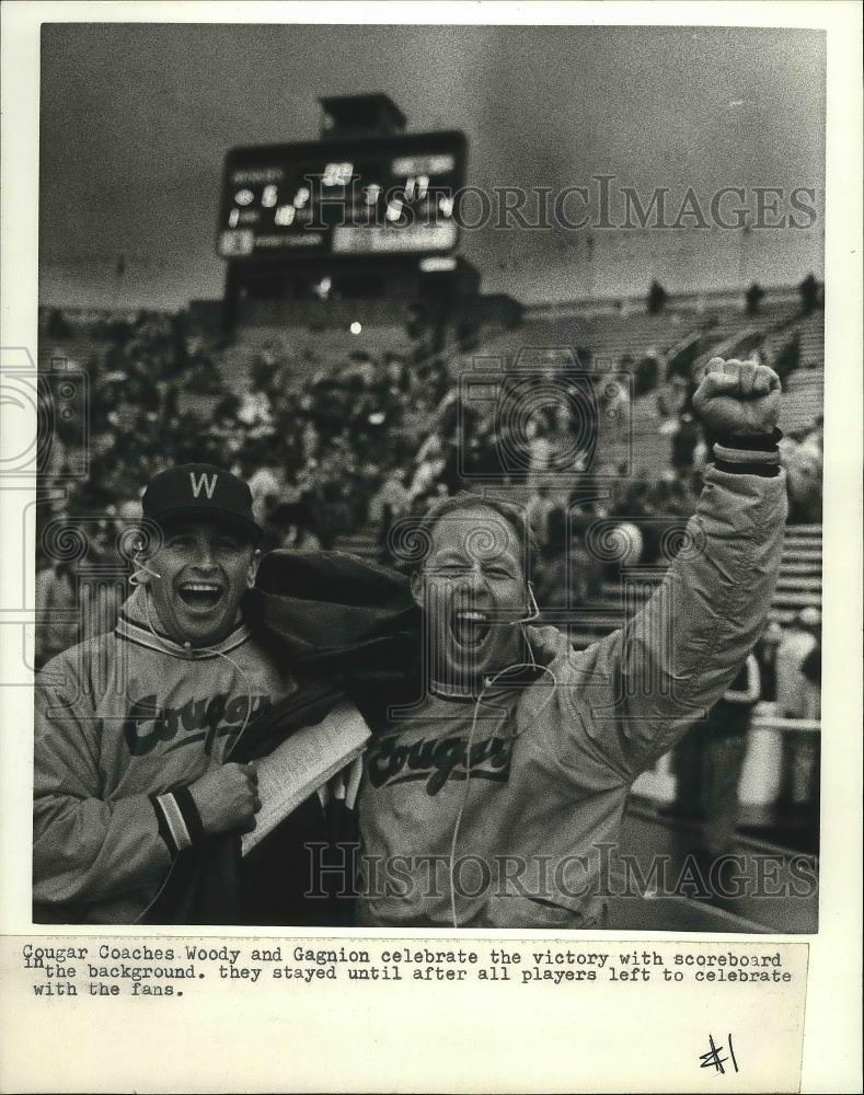 1991 Press Photo Cougars football coaches Ken Woody &amp; Gary Gagnon celebrate win - Historic Images
