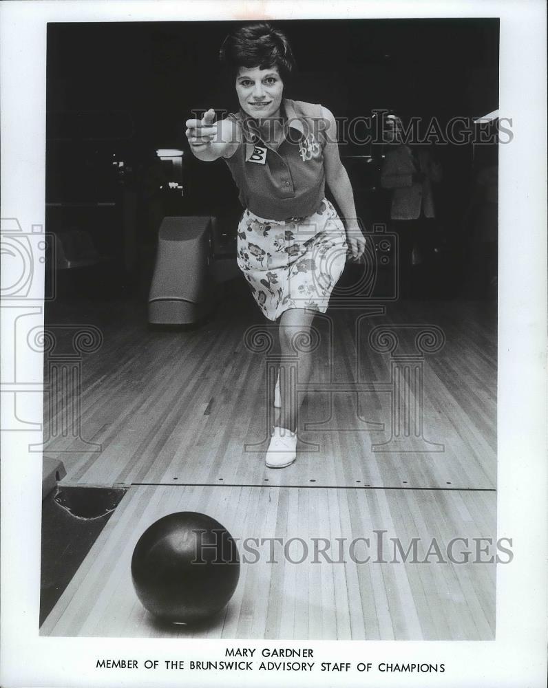 1976 Press Photo Bowler Mary Gardner, Brunswick Advisory Staff of Champions - Historic Images