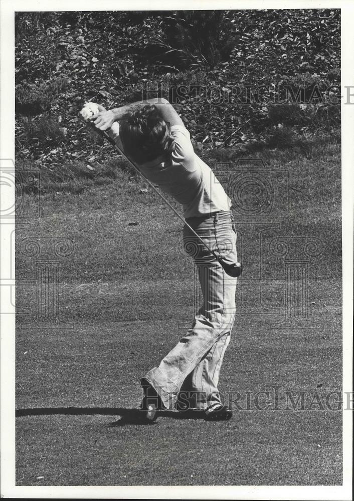 1977 Press Photo Golfer Jim Yturri in action - sps06432 - Historic Images