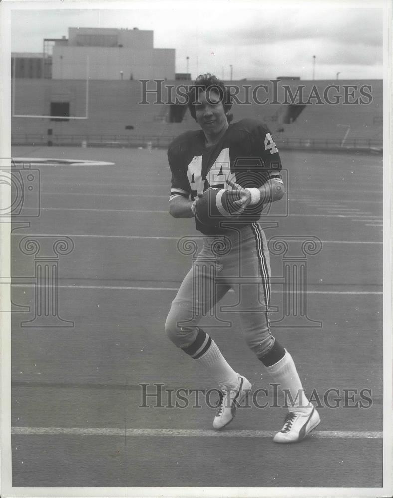 1976 Press Photo Football player, Brian Kelly, #44 - sps06486 - Historic Images