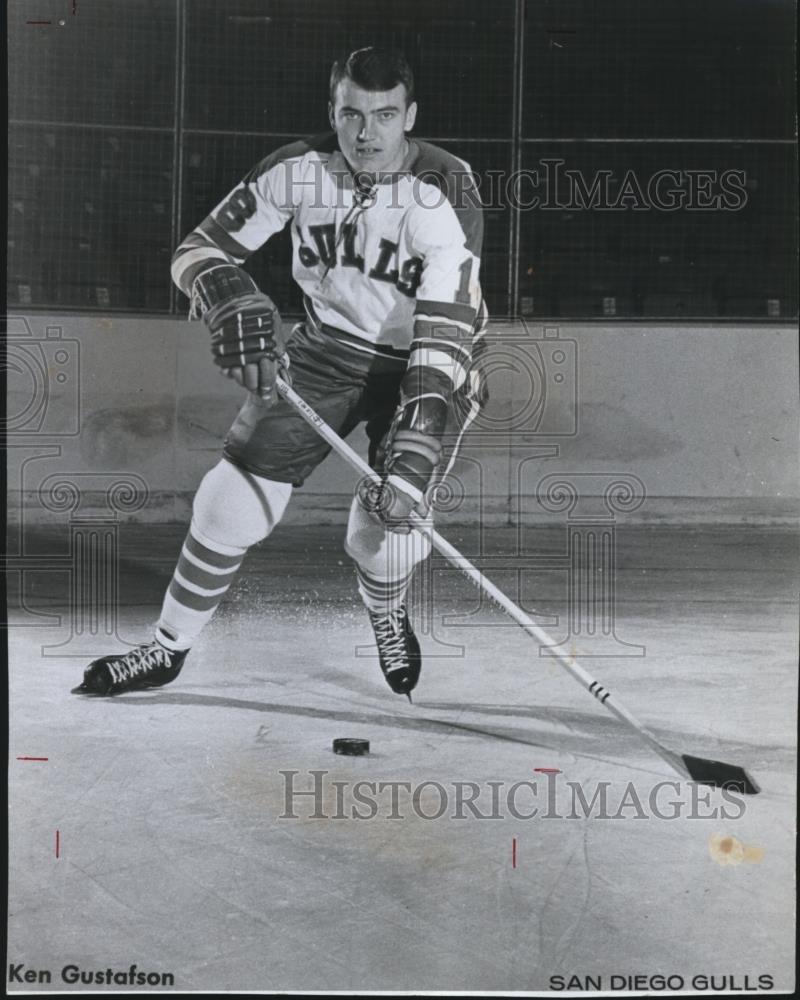 1969 Press Photo Hockey player Ken Gustafson - sps06512 - Historic Images