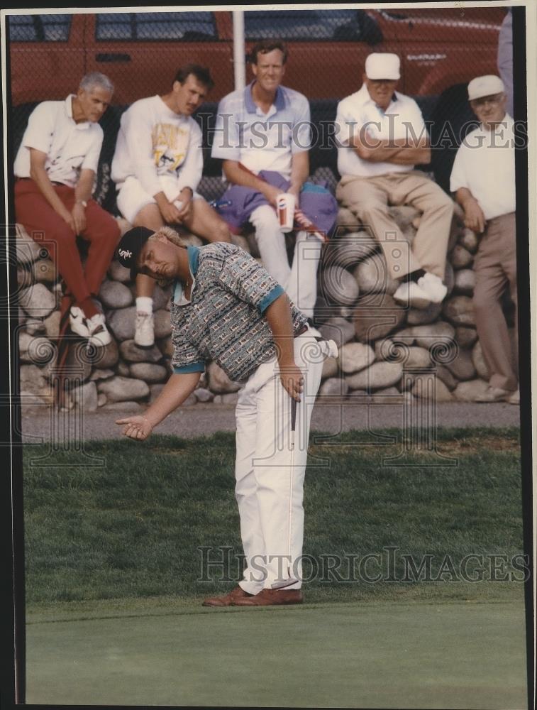 1993 Press Photo Golfer Scott Geroux coaxes birdie putt, wins championship - Historic Images