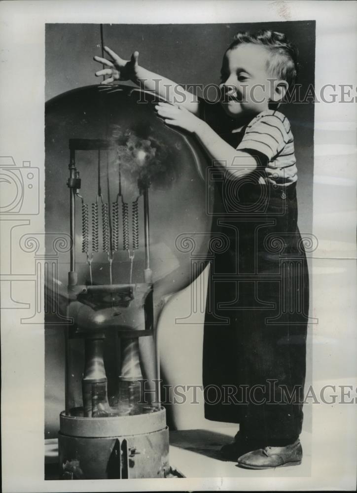 1949 Press Photo NEW YORK TO SHINE FOR MOVIE PREMIERE NYC - neny21191 - Historic Images