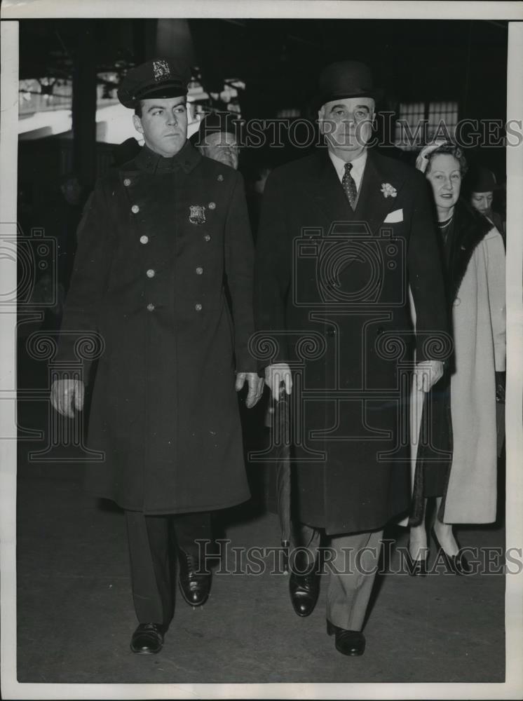 1953 Press Photo New York Lord Ismay, Sec. General of NATO arrived in N.Y.C. - Historic Images