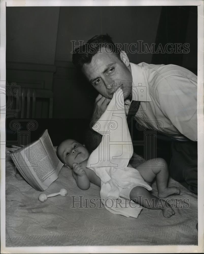 1951 Press Photo New YorkJohn Sandt &amp; baby chosen typical Expectant Father NYC - Historic Images