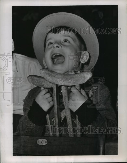1950 Press Photo New York Larry Mascaro at circus at Madison Square Garden NYC - Historic Images