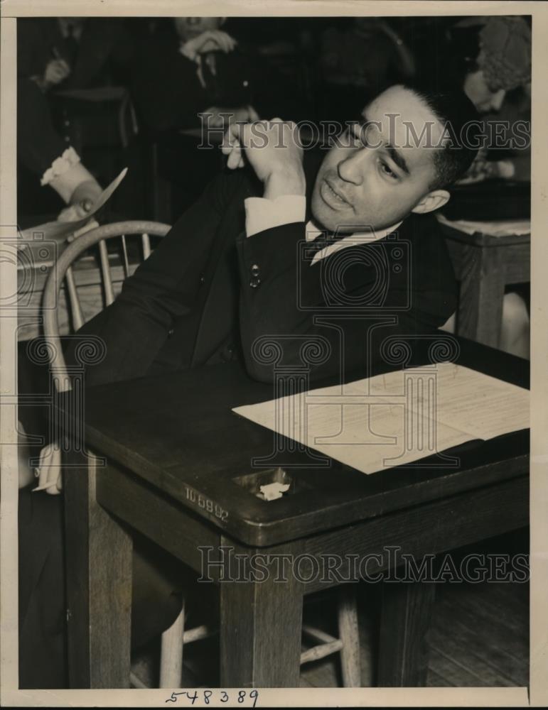 1940 Press Photo New York Frank Carson listens to a question in class NYC - Historic Images